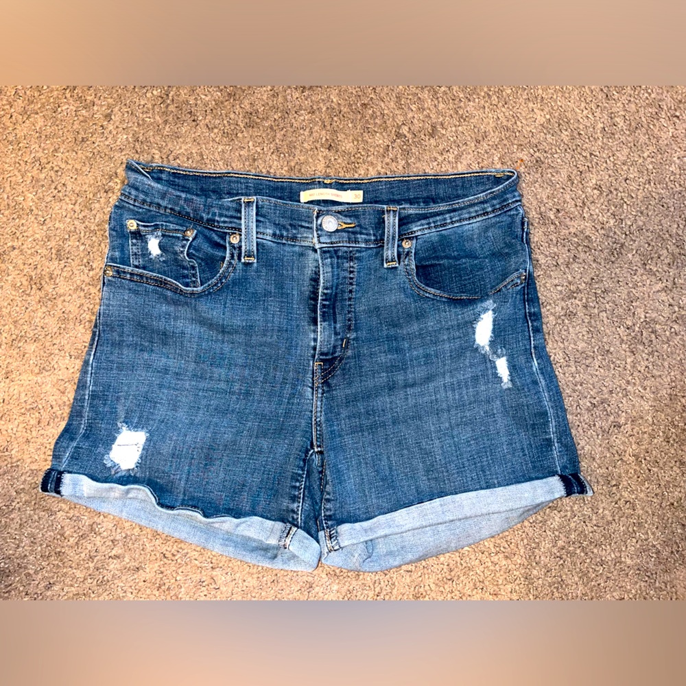Levi’s women’s midi Jean shorts - 30